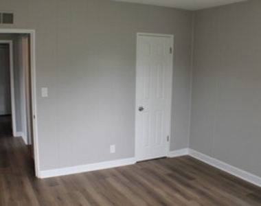2101 Eshcol Avenue - Photo Thumbnail 10