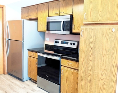 2716 Yorkshire Court - Photo Thumbnail 10