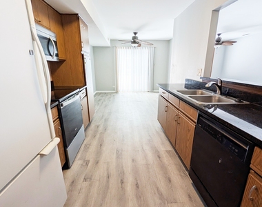 2716 Yorkshire Court - Photo Thumbnail 3