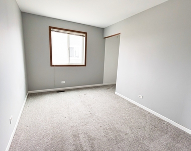 2716 Yorkshire Court - Photo Thumbnail 6
