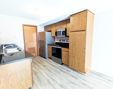 2716 Yorkshire Court - Photo Thumbnail 11