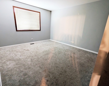 2716 Yorkshire Court - Photo Thumbnail 5