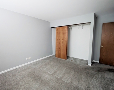2716 Yorkshire Court - Photo Thumbnail 9