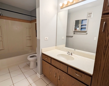 2716 Yorkshire Court - Photo Thumbnail 4