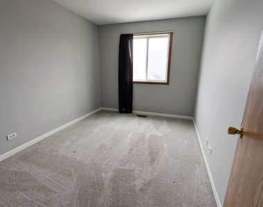2716 Yorkshire Court - Photo Thumbnail 7