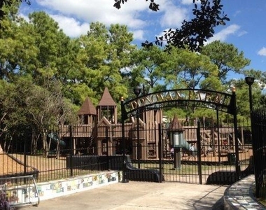 600 Heights Boulevard - Photo Thumbnail 4