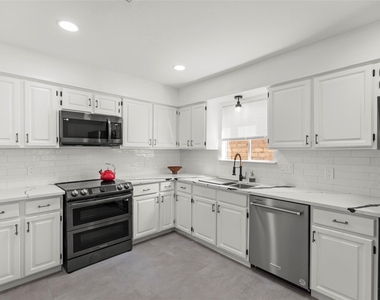 2019 Wilcrest Drive - Photo Thumbnail 7