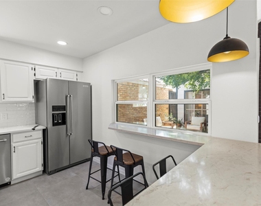 2019 Wilcrest Drive - Photo Thumbnail 5