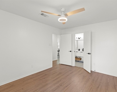 2019 Wilcrest Drive - Photo Thumbnail 17