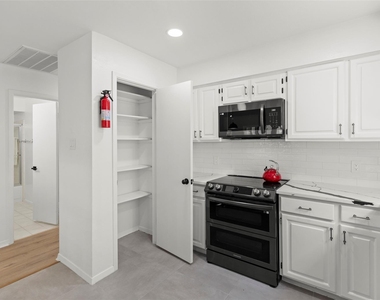 2019 Wilcrest Drive - Photo Thumbnail 8