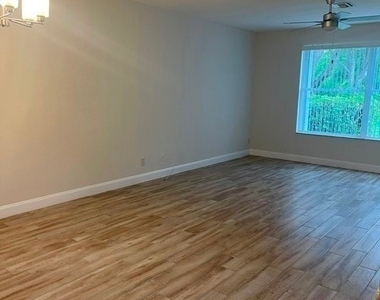 9528 Brookville Court - Photo Thumbnail 5