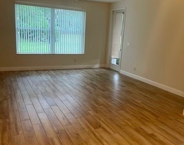 9528 Brookville Court - Photo Thumbnail 6