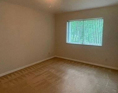 9528 Brookville Court - Photo Thumbnail 10