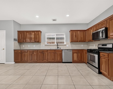 3223 Legends Creek Drive - Photo Thumbnail 6