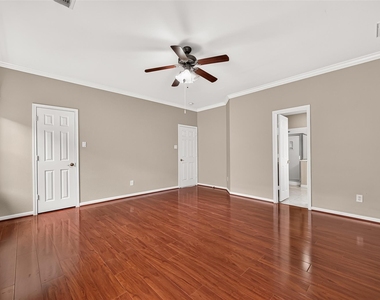 3223 Legends Creek Drive - Photo Thumbnail 10