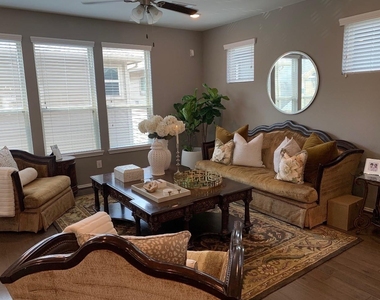 9303 Bauer Vista Drive - Photo Thumbnail 4