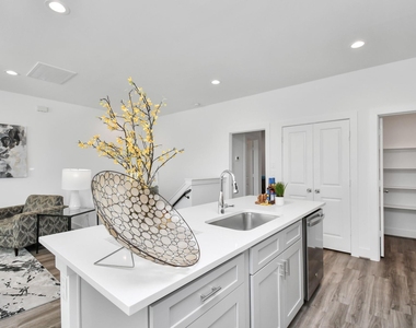 9006 Laverne Laurel Lane - Photo Thumbnail 13