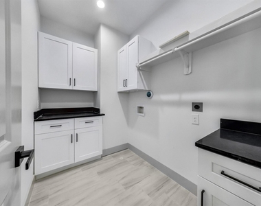 2410 Vaughn Street - Photo Thumbnail 17