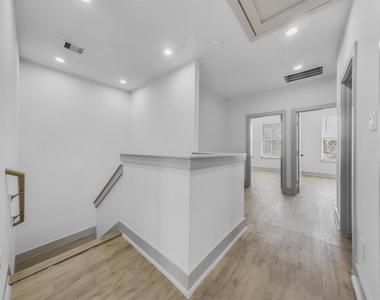 2410 Vaughn Street - Photo Thumbnail 19