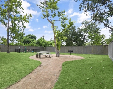 2410 Vaughn Street - Photo Thumbnail 31