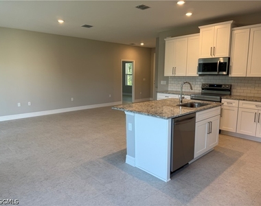 2714 47th Street W - Photo Thumbnail 8