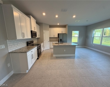 2714 47th Street W - Photo Thumbnail 5