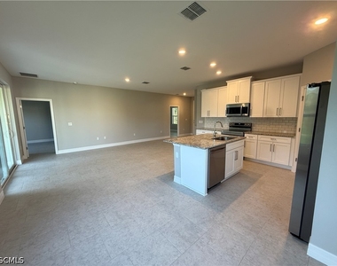 2714 47th Street W - Photo Thumbnail 9