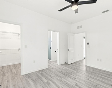 619 Cultural Park Boulevard S - Photo Thumbnail 8