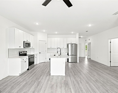 619 Cultural Park Boulevard S - Photo Thumbnail 7