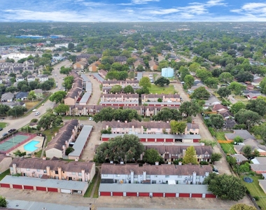 12400 Brookglade Circle - Photo Thumbnail 32