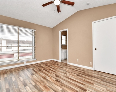 12400 Brookglade Circle - Photo Thumbnail 22