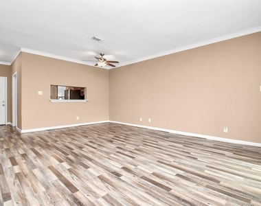 12400 Brookglade Circle - Photo Thumbnail 9