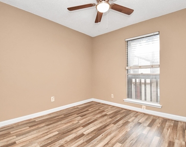 12400 Brookglade Circle - Photo Thumbnail 8