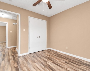12400 Brookglade Circle - Photo Thumbnail 18