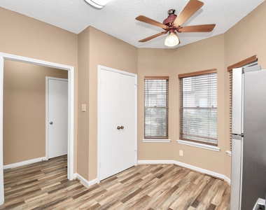 12400 Brookglade Circle - Photo Thumbnail 7