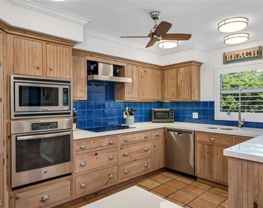 995 9th Avenue S - Photo Thumbnail 2