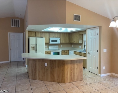 531 Sw 36th Street - Photo Thumbnail 3