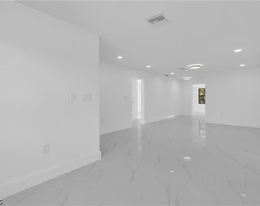 356 New York Drive - Photo Thumbnail 26