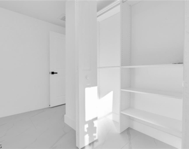 356 New York Drive - Photo Thumbnail 21