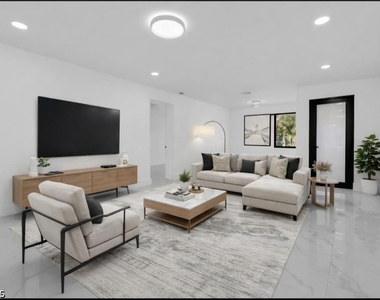 356 New York Drive - Photo Thumbnail 5