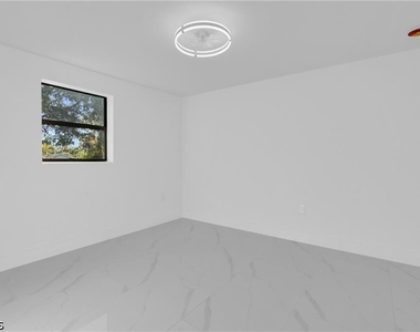 356 New York Drive - Photo Thumbnail 16