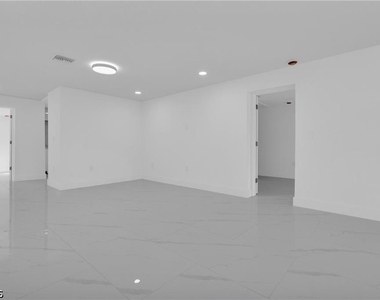 356 New York Drive - Photo Thumbnail 24