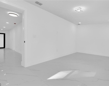356 New York Drive - Photo Thumbnail 18