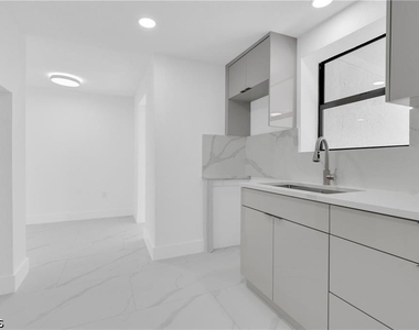 356 New York Drive - Photo Thumbnail 9