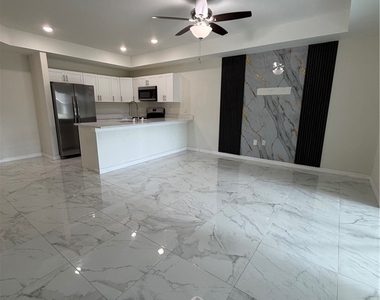 4715 26th Street Sw - Photo Thumbnail 6