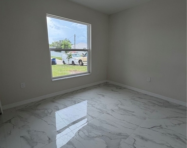 4715 26th Street Sw - Photo Thumbnail 2