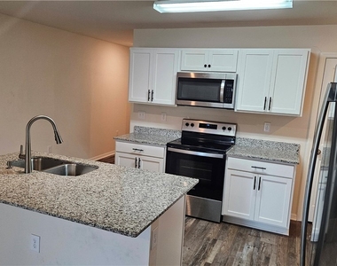 9028 Aegean Circle - Photo Thumbnail 3