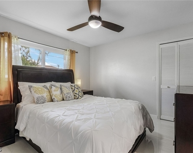 1721 Se 6th Lane - Photo Thumbnail 10