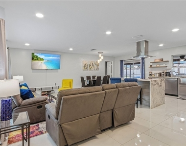1721 Se 6th Lane - Photo Thumbnail 11