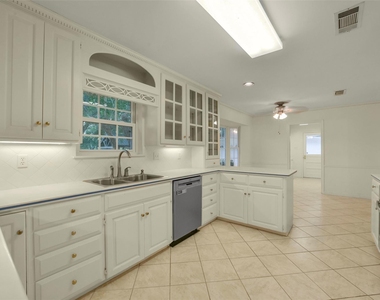 110 Ridgemont Drive - Photo Thumbnail 11